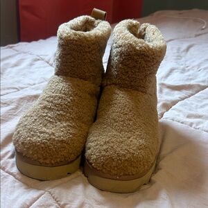 Michael Kors Tan Kids Slippers